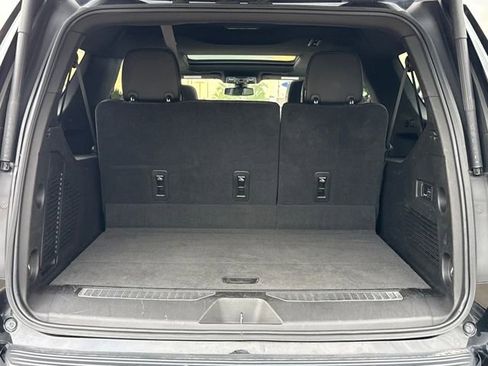 Used 2021 Chevrolet Suburban Z71 w/ Z71 Signature Package image 40