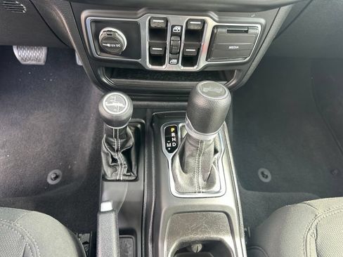 Used 2021 Jeep Wrangler Unlimited Sahara AWD/4WD image 19