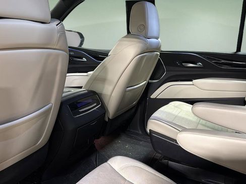 Used 2023 Cadillac Escalade Sport w/ LPO, ONYX Package image 8