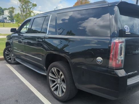Used 2020 GMC Yukon XL SLT w/ Premium Edition RWD image 3