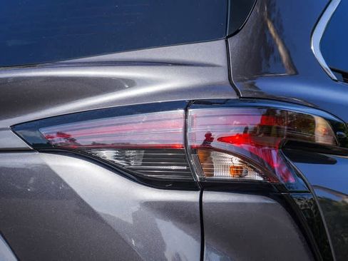 Used 2025 Toyota Sienna LE FWD image 7