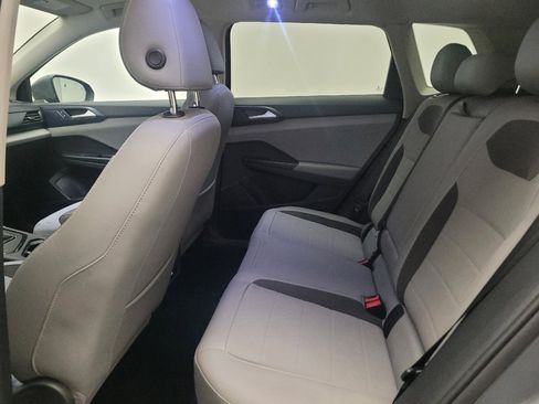 Used 2023 Volkswagen Taos SE w/ Panoramic Sunroof Package FWD image 18
