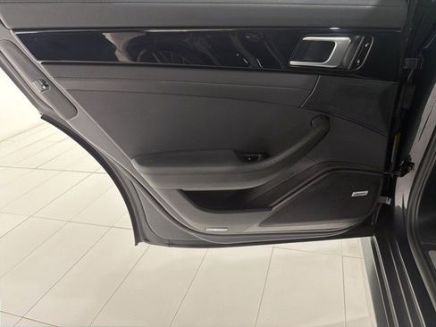 Used 2018 Porsche Panamera 4 image 15