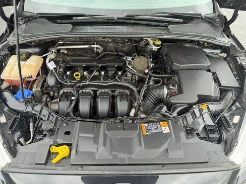 Used 2015 Ford Focus SE w/ SE Cold Weather Package FWD image 32