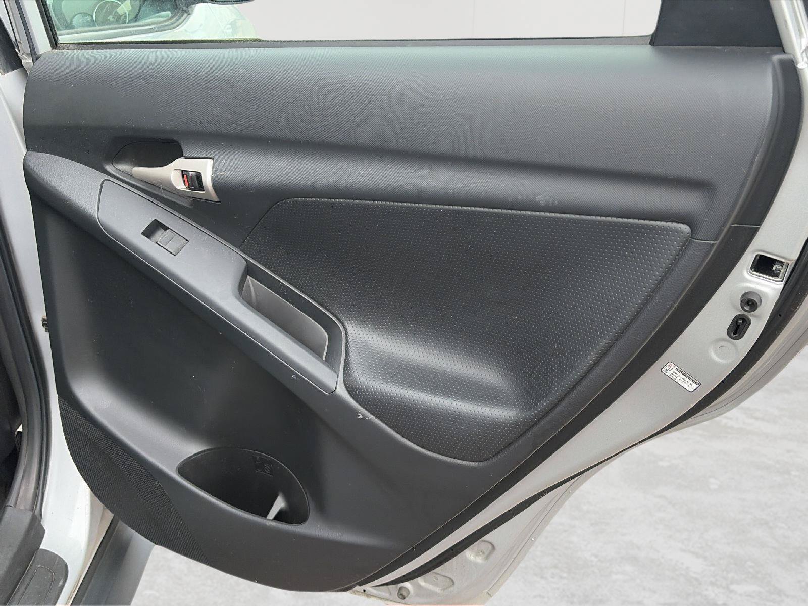Used 2009 Pontiac Vibe w/ Preferred Package FWD image 17
