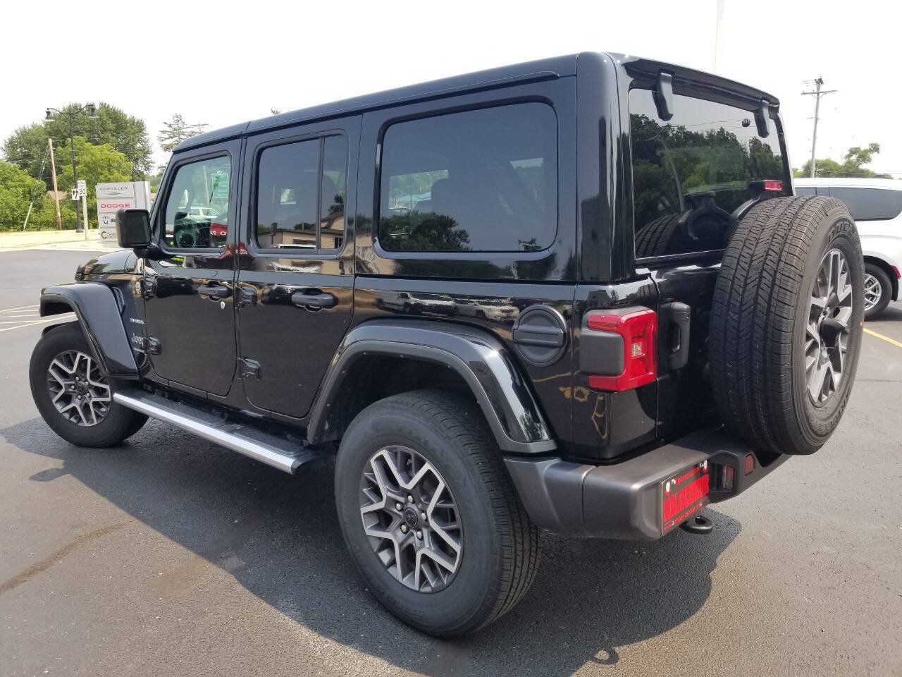 Used 2024 Jeep Wrangler Unlimited Sahara AWD/4WD image 6