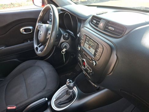 Used 2017 Kia Soul + FWD image 12