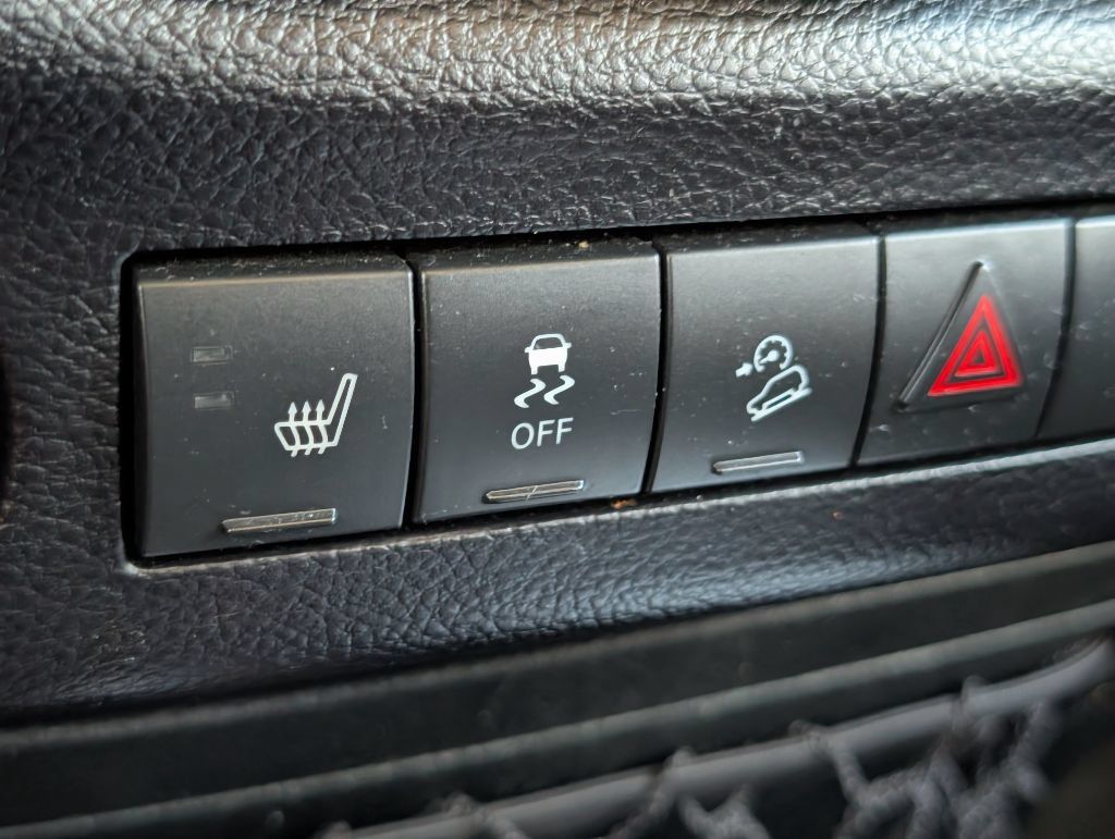 Used 2015 Jeep Wrangler Unlimited Sahara w/ Connectivity Group AWD/4WD image 19