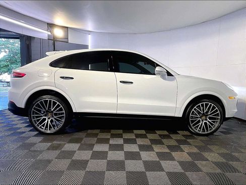Certified 2023 Porsche Cayenne Coupe AWD/4WD image 8