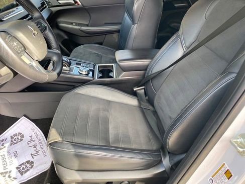 Used 2024 Mitsubishi Outlander SE image 14