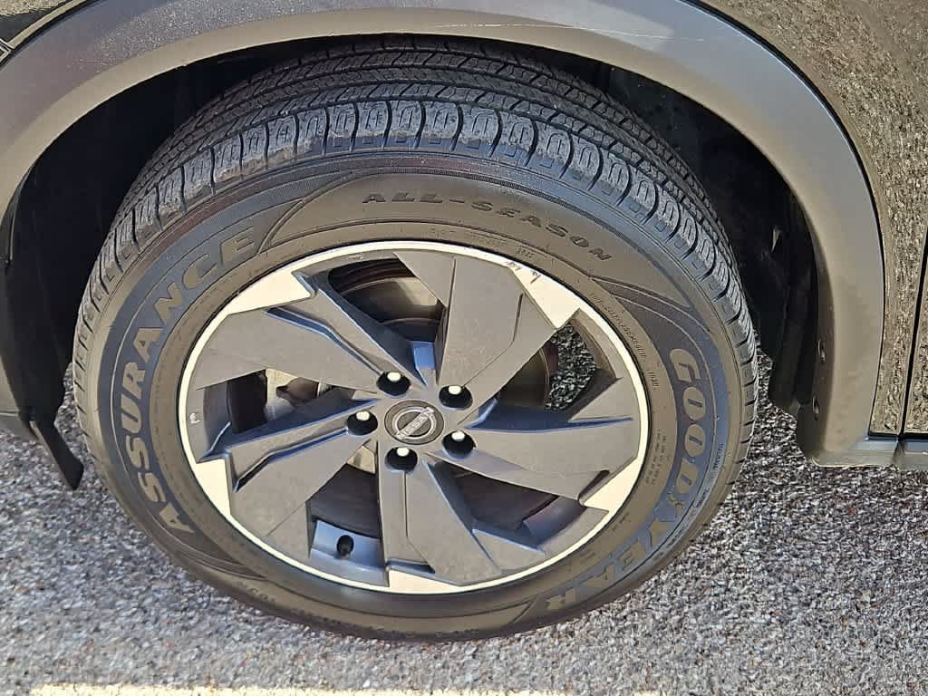 Used 2025 Nissan Rogue SV FWD image 12