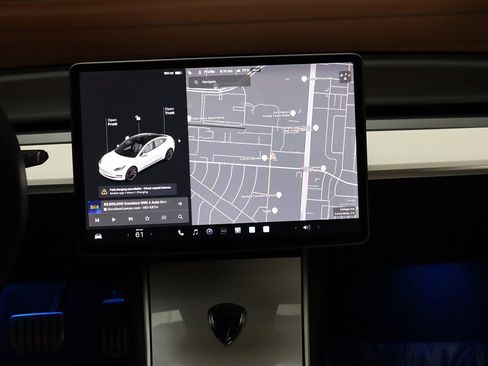 Used 2020 Tesla Model 3 Performance image 18