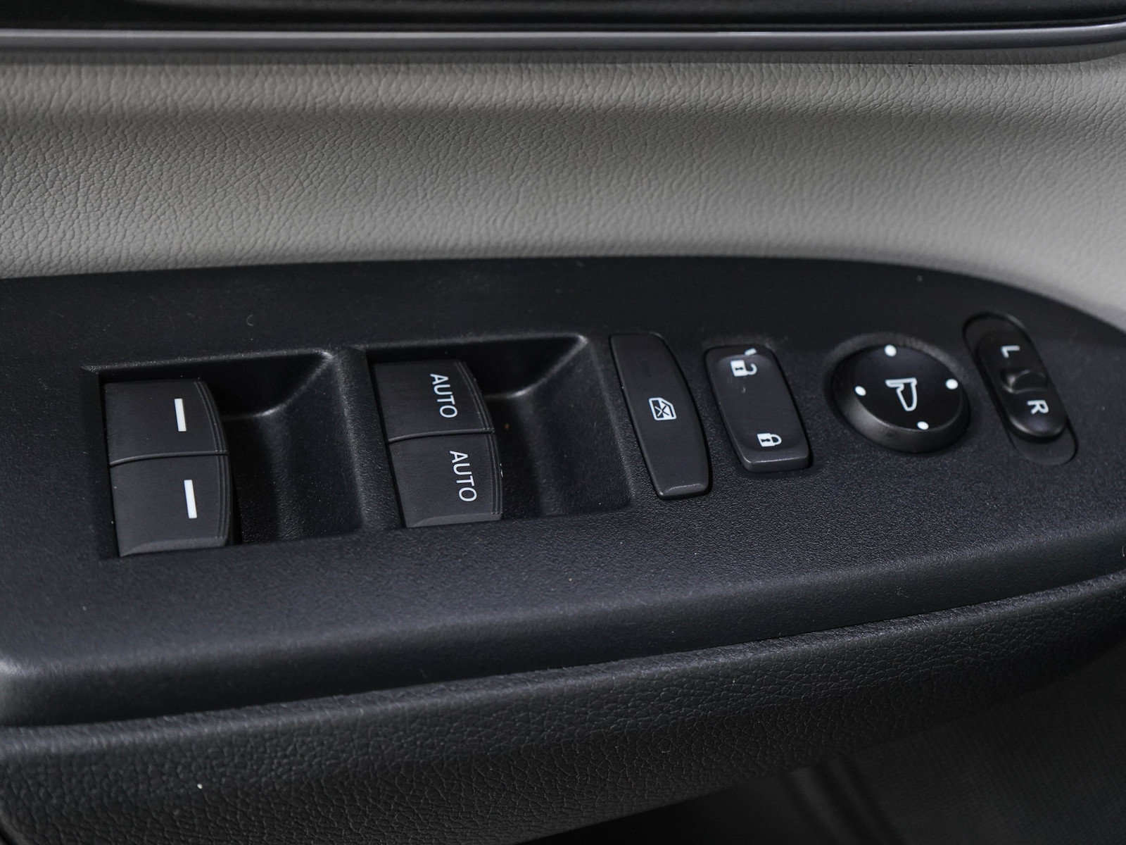 Used 2017 Honda CR-V Touring image 21