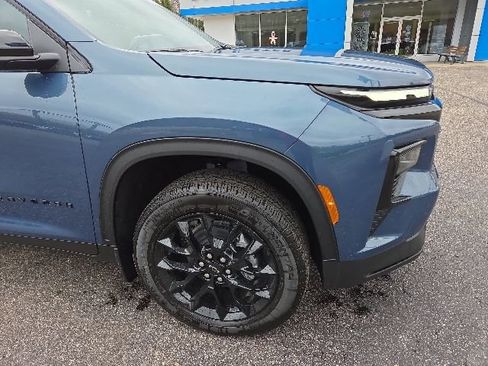 New 2026 Chevrolet Traverse LT w/ Midnight/Sport Edition AWD/4WD image 9
