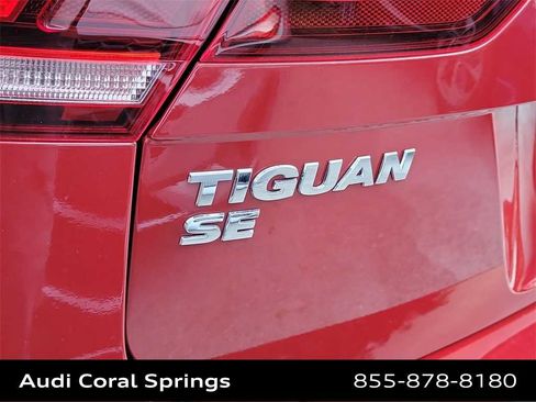 Used 2021 Volkswagen Tiguan SE w/ Panoramic Sunroof Package image 7