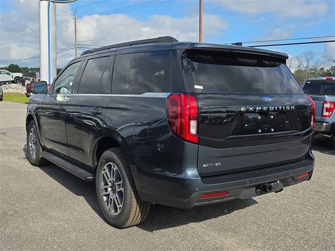 New 2025 Ford Expedition Active image 7