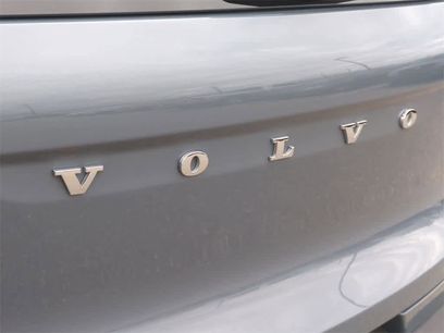 Used 2023 Volvo XC40 B5 Core w/ Convenience Package
