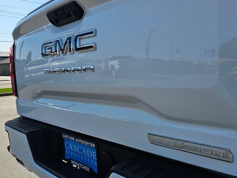 Certified 2023 GMC Sierra 1500 Elevation w/ LPO, Elevation Black Package AWD/4WD image 22
