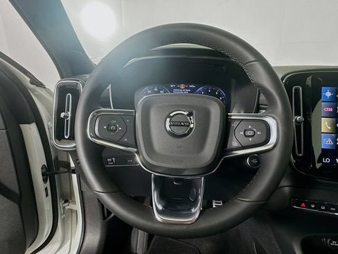 Used 2022 Volvo XC40 T5 R-Design AWD/4WD image 11