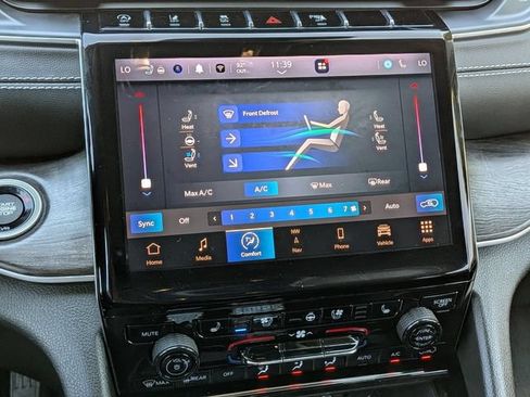 Certified 2023 Jeep Grand Cherokee Limited w/ Luxury Tech Group II AWD/4WD image 26