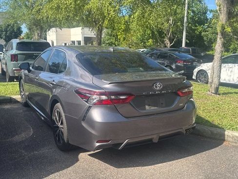 Used 2021 Toyota Camry SE w/ Convenience Package FWD image 4