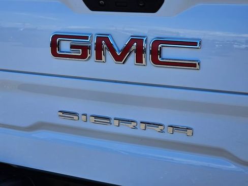 Used 2022 GMC Sierra 1500 SLT w/ SLT Premium Plus Package AWD/4WD image 17