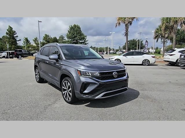 Used 2023 Volkswagen Taos SE w/ Panoramic Sunroof Package FWD image 31