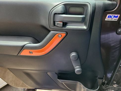 Used 2013 Jeep Wrangler Sport w/ Connectivity Group AWD/4WD image 17