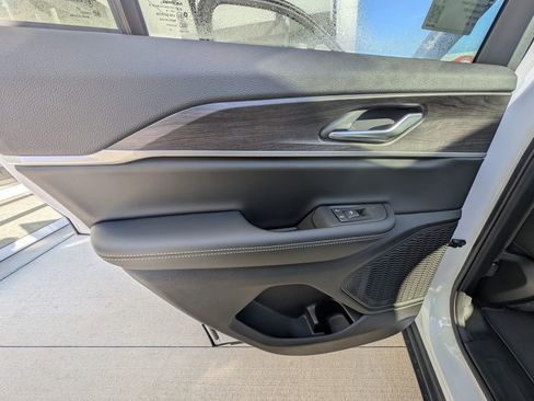 New 2025 Jeep Grand Cherokee Limited w/ Black Appearance Package image 38