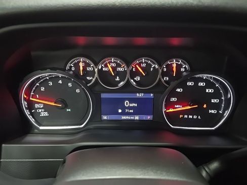 Used 2022 Chevrolet Silverado 1500 LT w/ Z71 Off-Road Package AWD/4WD image 21