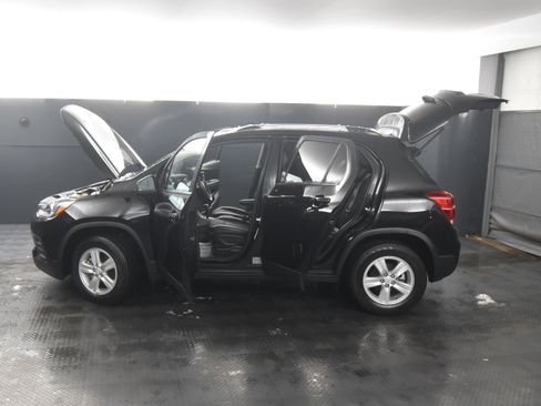 Used 2022 Chevrolet Trax LT w/ LT Convenience Package image 21