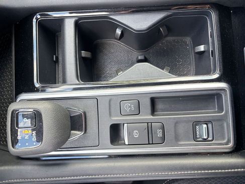 Used 2025 Nissan Pathfinder SV FWD image 43