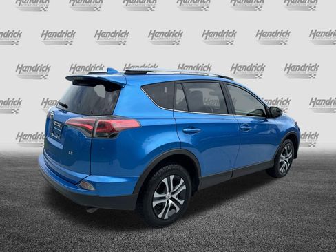 Used 2018 Toyota RAV4 LE FWD image 10