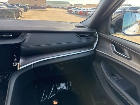 New 2026 Jeep Grand Cherokee Laredo image 14