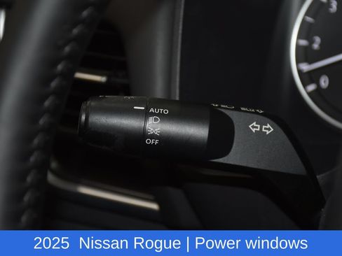 Used 2025 Nissan Rogue SV AWD/4WD image 9