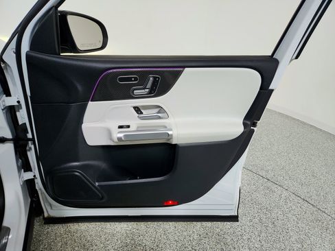 Certified 2022 Mercedes-Benz GLB 250 image 25
