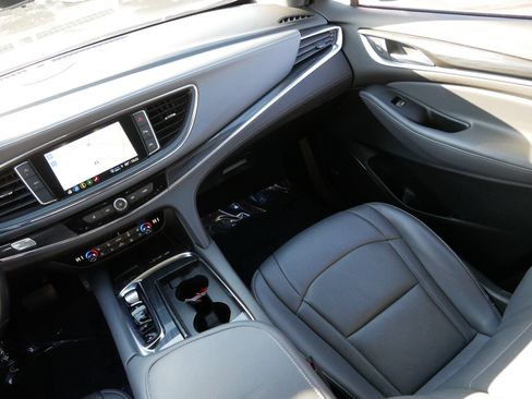 Used 2024 Buick Enclave Premium image 11