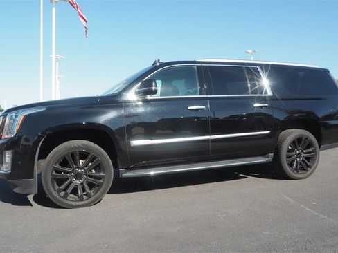 Used 2019 Cadillac Escalade ESV Premium Luxury image 9