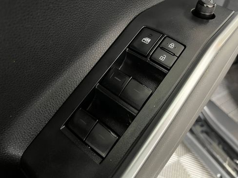 Used 2022 Toyota Highlander XLE image 10