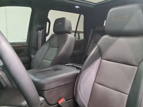 Used 2024 Chevrolet Tahoe High Country AWD/4WD image 15