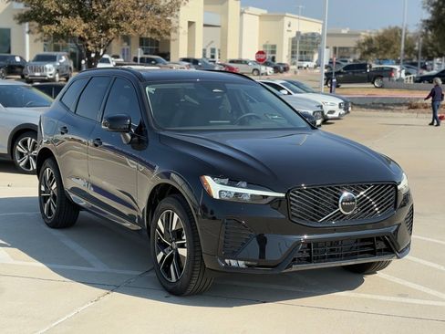 New 2026 Volvo XC60 B5 Core w/ Protection Package Premier image 3