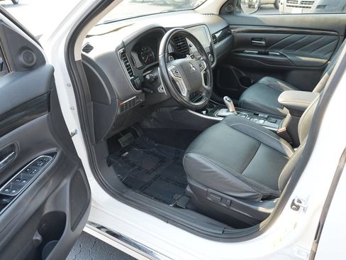 Used 2018 Mitsubishi Outlander GT AWD/4WD image 12