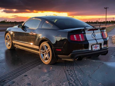 Used 2011 Ford Mustang Shelby GT500 RWD image 4