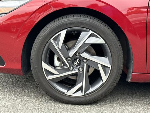 Certified 2025 Hyundai Elantra Limited FWD image 12