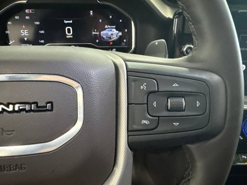 Used 2025 GMC Sierra 1500 Denali w/ Technology Package AWD/4WD image 18