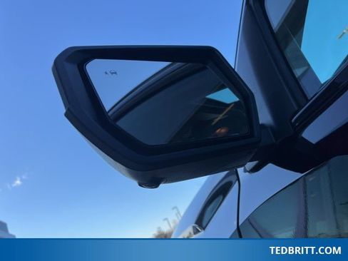 Used 2023 GMC Canyon Denali image 47