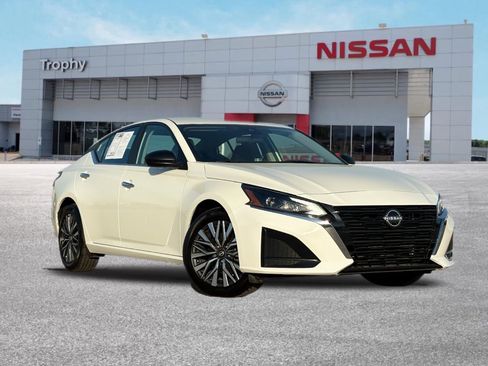 Certified 2025 Nissan Altima 2.5 SV image 1