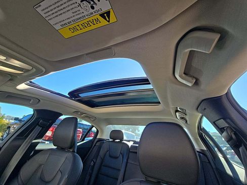 Used 2025 Volvo S60 B5 Core image 11