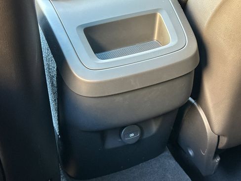 Used 2025 Volvo XC60 B5 Core w/ Protection Package Premier image 13