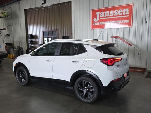 Used 2024 Buick Encore GX Sport Touring image 3